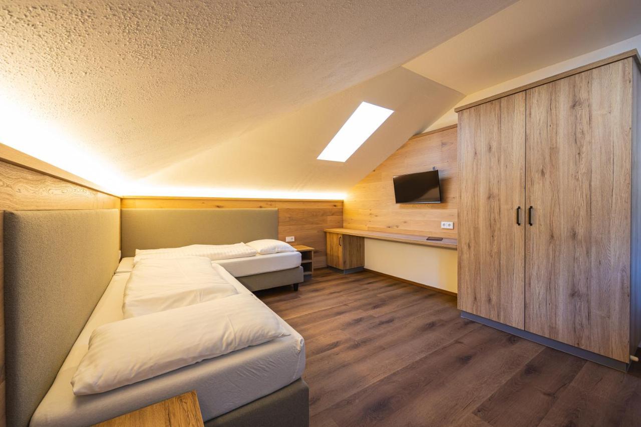 One-Bedroom Apartment,1498743379:JPEG