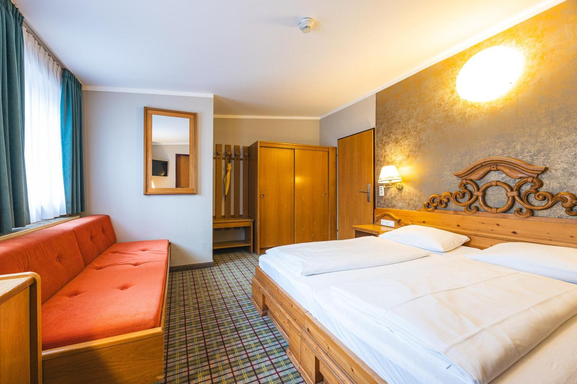 Classic Double Room,1742598605:JPEG