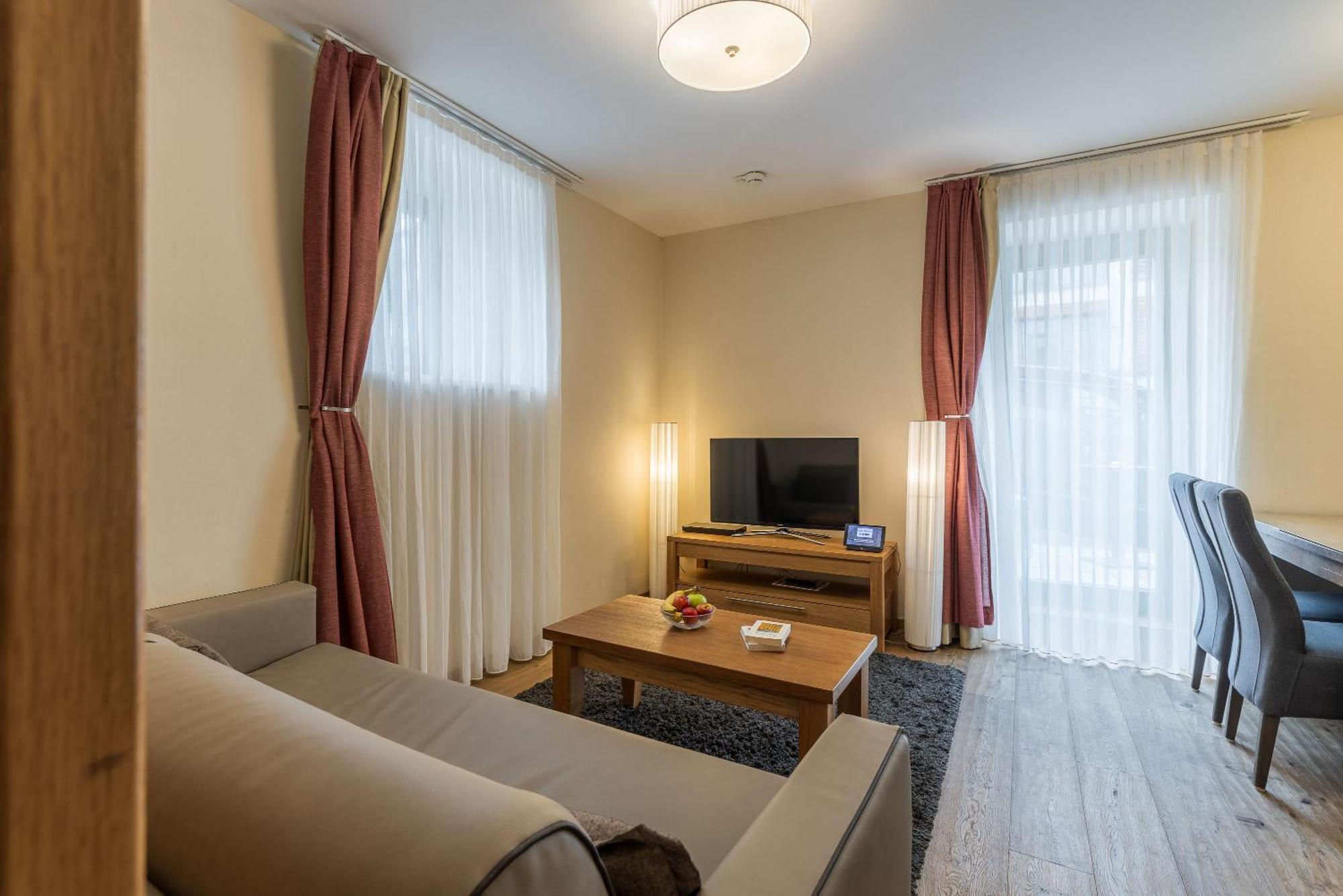 Standard Suite,1769849280:JPEG